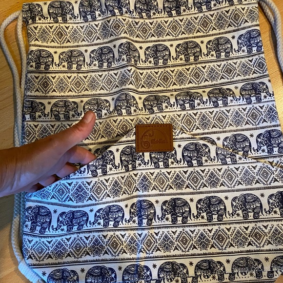 Thai Fam backpack - Picture 3 of 4